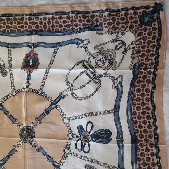 R-2157- Scarf Women's 100 % Polyester Blue Cream, Light Gray NWT - Picture 8 of 8